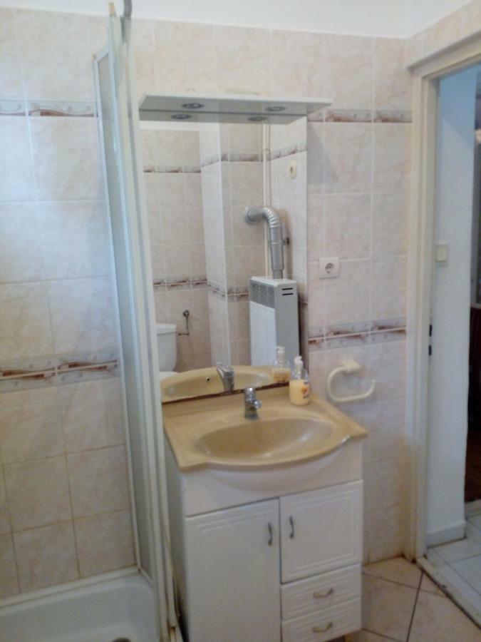 Abadi Karmazsin Haz Villa Abadszalok Luaran gambar